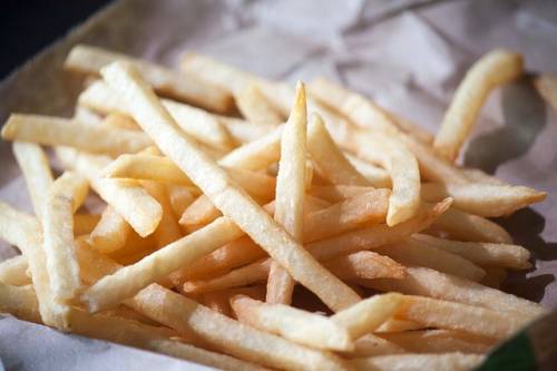 Cuántas calorías tienen las patatas fritas? ¿Engordan? ¿Qué aceite usar?