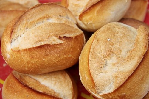 NO hay tanta diferencia entre pan integral y pan blanco